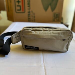 Mitchell & Ness hardcore classics fanny pack off white